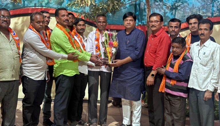 परसवाडा येथे काँग्रेसला धक्का – अनेक कार्यकर्त्यांचा भाजपात प्रवेश