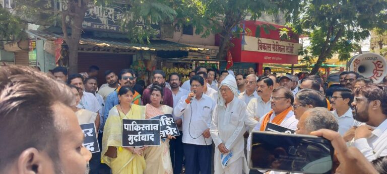 तुमसर शहर तर्फे सर्वपक्षीय सर्व समाज बांधव व व्यापारी असोसिएशन च्या वतीने पहलगाम येथे मृत पावलेल्या पर्यटकांना वाहण्यात आली श्रद्धांजली