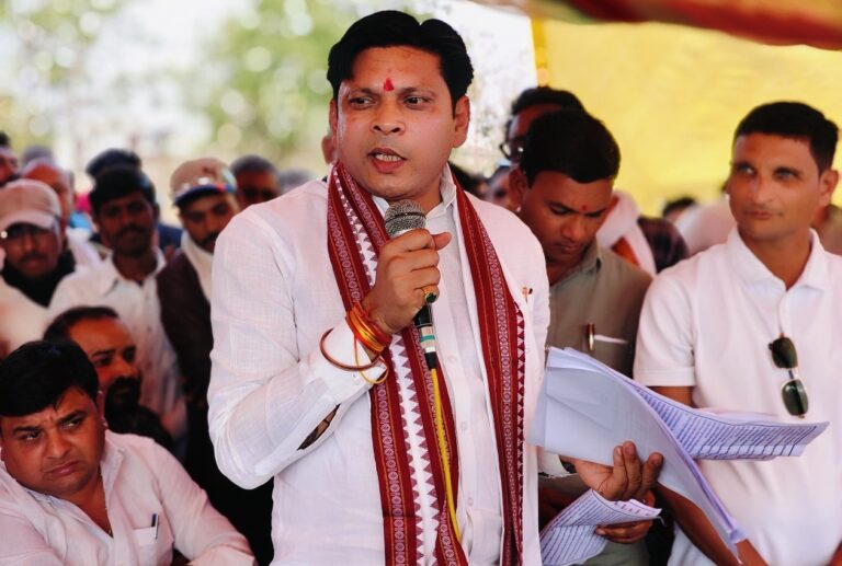 अदानीने कामगारांच्या मागण्या मान्य कराव्या :खा.डॉ.प्रशांत पडोळे