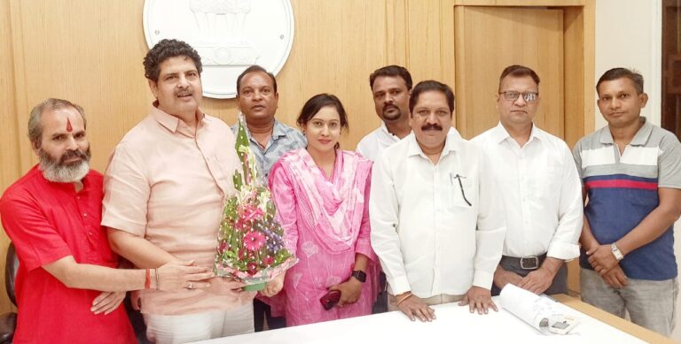 जय स्तंभ चौक बस स्टैंड का होगा आधुनिकरण जागृति विकास ने माना विधायक विनोद अग्रवाल का आभार..