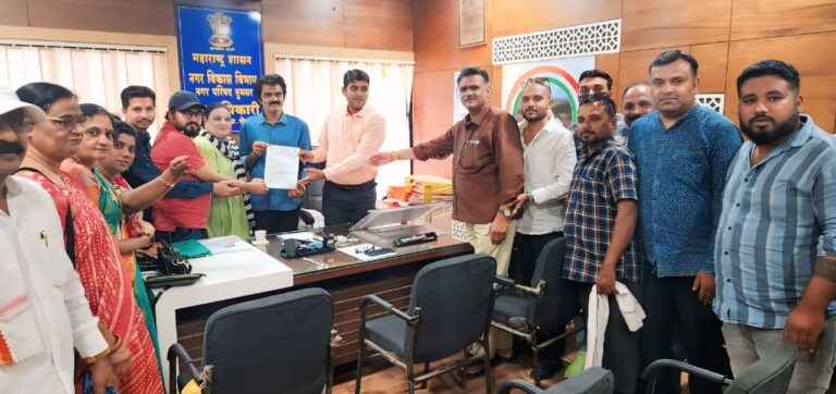 राष्ट्रवादी काँग्रेस तुमसर शहर तर्फे नगर परिषद तुमसर मुख्याधिकारी तथा प्रशासक यांना नवीन प्रास्तावित वाढीव मालमत्ता कर आकारणी रद्द करून वाढीव कर आकारणीला स्थगिती देण्यात यावी या करिता निवेदन देण्यात आले.