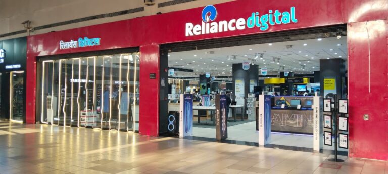 रिलायन्सच्या ‘बूट अप इंडिया’ सेलमध्ये सर्वोत्तम टेक डील्स “एक कोटीच्या स्कॉलरशिपमुळे तरुण पिढी होतेय् सक्षम”