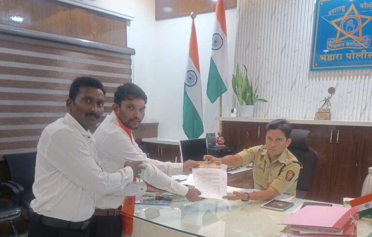 तुमसर मनसे चे पदाधिकारी यांचा भंडारा पोलीस अधीक्षकांना निवेदन “पोलीस निरीक्षकांना हटवण्याची मागणी”