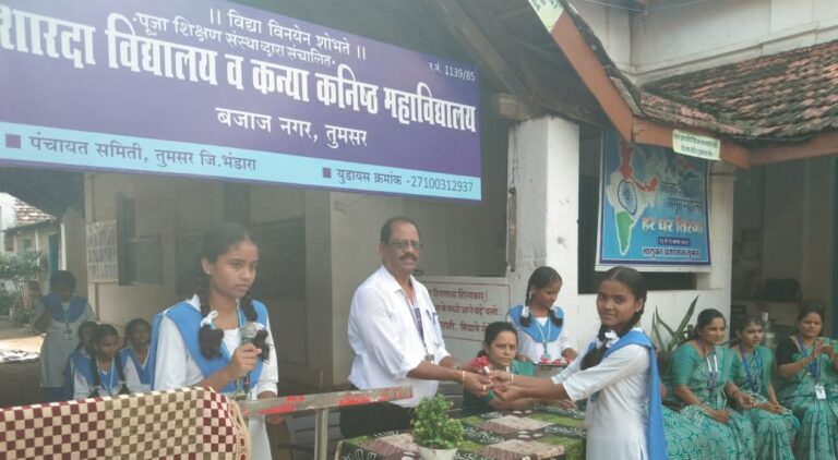 गुरूंनी आपल्या मुलांप्रमाणे विद्यार्थ्यांना घडवावे :- राहुल डोंगरे (” शारदा विद्यालय, तुमसर येथे “गुरूंना अभिवादन” कार्यक्रमात प्रतिपादन “)