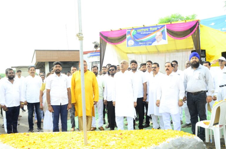 “१५ अगस्त स्वतंत्रता दिवस की ७९ वीं वर्षगांठ पर, पुर्व विधायक गोपालदास अग्रवाल ने गोंदिया शहर में किया ध्वजारोहण” ईवीएम मशीन के बाद अब सीधे मतदाता सुची में छेड़छाड़ देश के लोकतंत्र पर सीधा प्रहार- पूर्व विधायक गोपालदास अग्रवाल