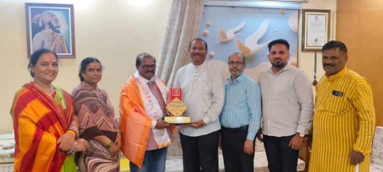 राजा माने यांना “शांतीदूत” राज्यस्तरीय पुरस्कार प्रदान डॉ. विठ्ठलराव जाधव यांच्या हस्ते सन्मान