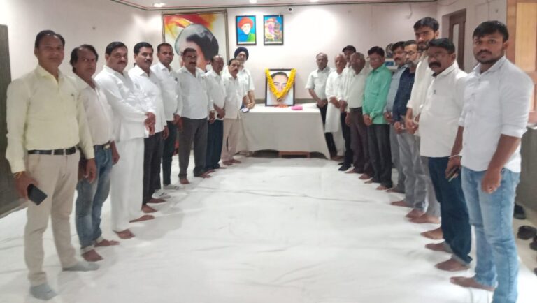गोंदिया जिला कॉग्रेस कमेटी द्वारा पूर्व प्रधानमंत्री स्व. राजीवजी गांधी की जयंती मनाई
