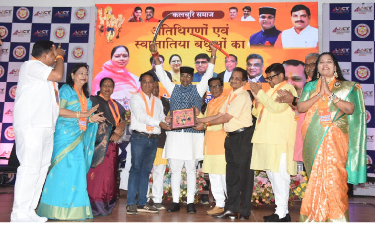 ‘कलचुरि’ के अंतर्गत हो हमारी जनगणना, महेश्वर बने ‘राजराजेश्वर सहस्रबाहु धाम’; विश्वास सारंग को सौंपा ज्ञापन; भोपाल में कलचुरि एकता का नजारा-जयनारायण चौकसे राष्ट्रीय संस्थापक अध्यक्ष 