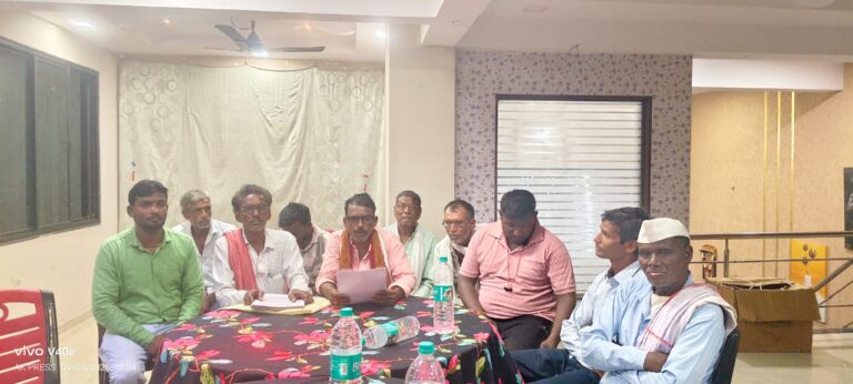 निकृष्ट दर्जाच्या पांदन रस्त्यांवरून ग्रामस्थांचा संताप दहा दिवसांत कारवाई न झाल्यास आत्मदहनाचा इशारा – पत्रकार परिषदेत ग्रामस्थांचा इशारा