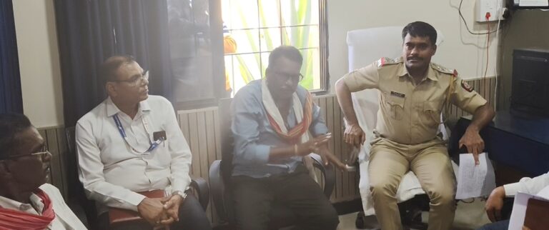 आत्मदान करने वाले पांच लोग हुए गिरफ्तार निलज खुर्द की घटना पानदान रस्तों की समस्या, रोजगार सेवक और सरपंच पर लगे आरोप