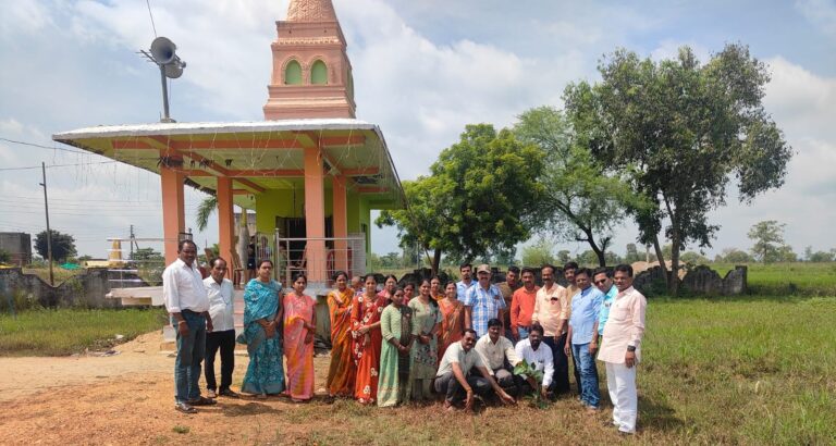 महाकाली मंदिर परिसर खापा येथे वृक्षारोपण