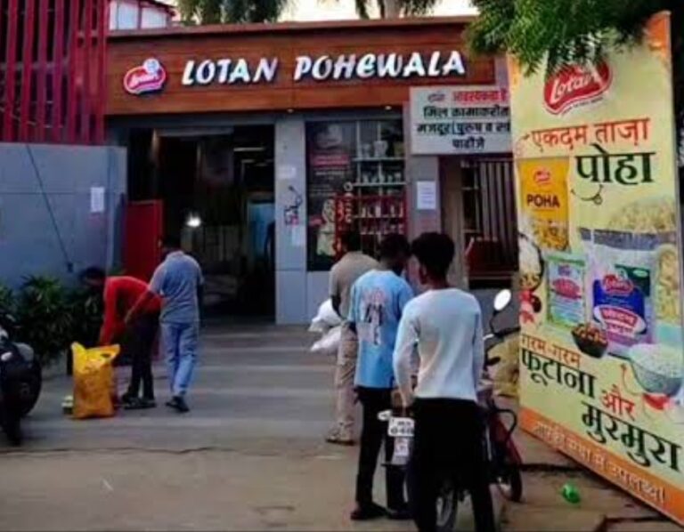 दिवाली पर लोटन पोहेवाले के प्रतिष्ठान पर लगा मेला “जहां खुशबू है ताज़गी”