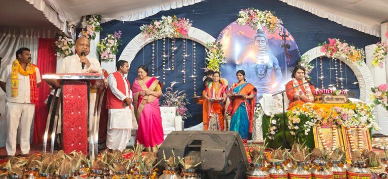 शास्त्री वॉर्ड में प.पू. परमानंदजी महाराज की ओजस्वी वाणी में आयोजित संगीतमय शिव महापुराण ज्ञानयज्ञ कथा में, पूर्व विधायक गोपालदास अग्रवाल ने सपत्नी संग लिया व्यासपीठ का आशीर्वाद सृष्टि का सृजन और समुद्रमंथन से निकले विष को पान कर, सृष्टि रक्षा का सजीव चित्रण है शिवमहापुराण – पूर्व विधायक गोपालदास अग्रवाल जल्द ही गोंदिया आएंगे सुप्रसिध्द राष्ट्रीय संत श्री प्रदिपजी महाराज