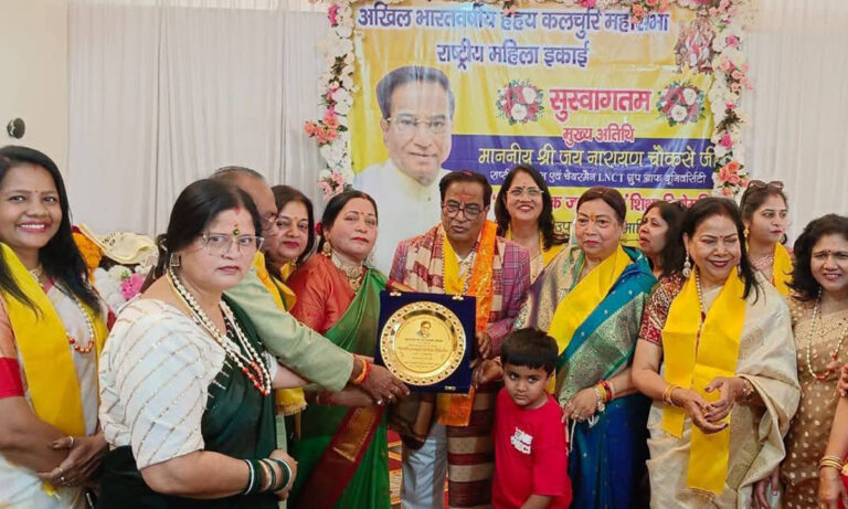 जयनारायण चौकसे को ‘शिक्षा शिरोमणि’ की उपाधि; इंदौर में कलचुरी महिलाओं ने किया सम्मानित; हल्दी-कुमकुम समारोह